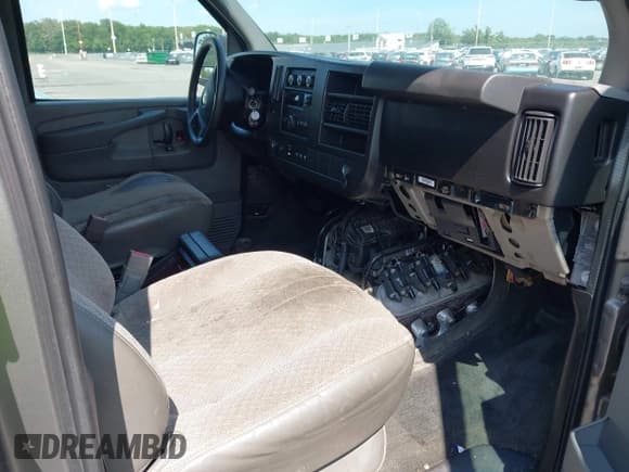 ✅ 2012 Chevrolet Express Passenger 1LT • VIN: 1GAZG1FA7C1151983 • Лот: 42928004. Опубликован ранее на IAAI с пробегом 52 713 миль. Бесплатный доступ к архиву аукционных продаж из США и подробный отчёт об истории автомобиля на DreamBid. Изображение 5.