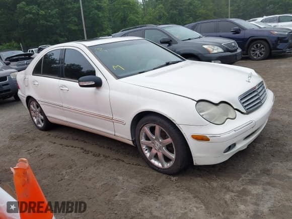 ✅ 2003 Mercedes-Benz C 320 • VIN: WDBRF84J43F414101 • Lot: 42385841. Wystawiony na IAAI z przebiegiem Nie podano. Bezpłatny archiwum sprzedaży aukcyjnych z USA i szczegółowy raport historii pojazdu na DreamBid. Zdjęcie 1.