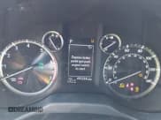 ✅ 2023 Lexus GX 460 Luxury • VIN: JTJGM7BX4P5344883 • Lot: 43447925. Wystawiony na IAAI z przebiegiem 49 334 mil. Bezpłatny archiwum sprzedaży aukcyjnych z USA i szczegółowy raport historii pojazdu na DreamBid. Zdjęcie 7.