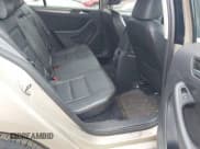 ✅ 2014 Volkswagen Jetta TDI w/Premium/Nav • VIN: 3VWLL7AJXEM233356 • Lot: 42934605. Wystawiony na IAAI z przebiegiem 124 110 mil. Bezpłatny archiwum sprzedaży aukcyjnych z USA i szczegółowy raport historii pojazdu na DreamBid. Zdjęcie 8.