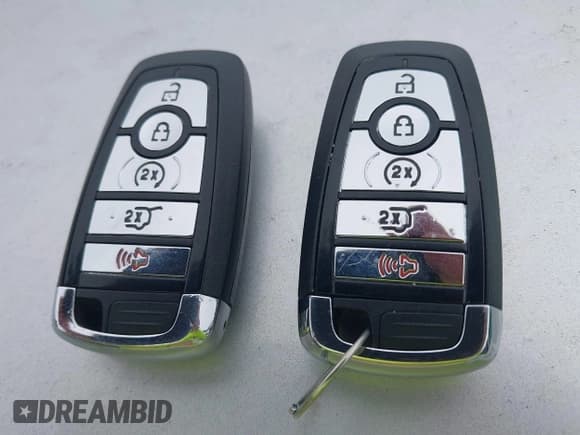 ✅ 2020 Lincoln Nautilus Reserve • VIN: 2LMPJ6K90LBL26247 • Lot: 42772040. Wystawiony na IAAI z przebiegiem 59 343 mil. Bezpłatny archiwum sprzedaży aukcyjnych z USA i szczegółowy raport historii pojazdu na DreamBid. Zdjęcie 11.