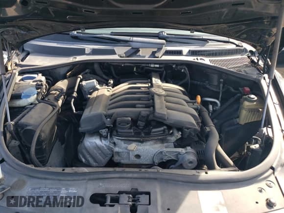 ✅ 2009 Volkswagen Touareg VR6 • VIN: WVGBE77L89D016693 • Lot: 61815265. Listed on Copart with 124,172 mi. Free auction sales archive from the USA and detailed vehicle history report at DreamBid. Image 12.