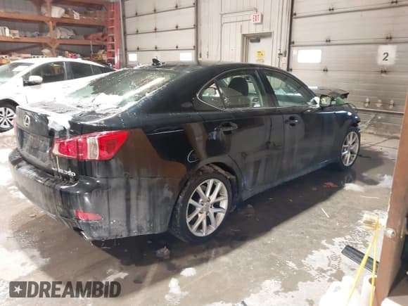 ✅ 2011 Lexus IS 350 • VIN: JTHCE5C22B5001213 • Lot: 41591512. Wystawiony na IAAI z przebiegiem 126 050 mil. Bezpłatny archiwum sprzedaży aukcyjnych z USA i szczegółowy raport historii pojazdu na DreamBid. Zdjęcie 4.