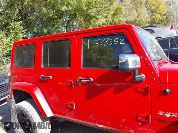 ✅ 2017 Jeep Wrangler Unlimited Sahara • VIN: 1C4HJWEG6HL518746 • Lot: 43528562. Wystawiony na IAAI z przebiegiem 124 601 mil. Bezpłatny archiwum sprzedaży aukcyjnych z USA i szczegółowy raport historii pojazdu na DreamBid. Zdjęcie 14.