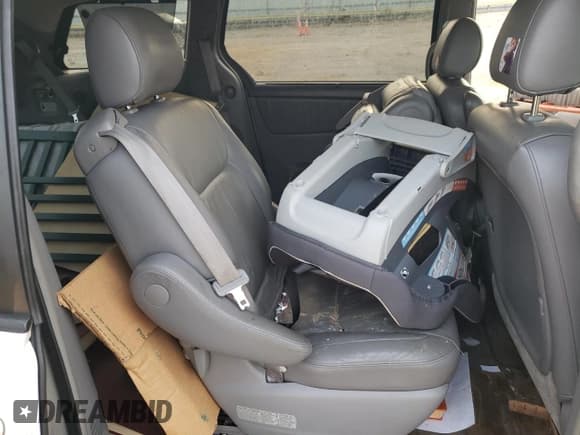 ✅ 2006 Toyota Sienna XLE • VIN: 5TDZA22C16S500150 • Lot: 80297795. Wystawiony na Copart z przebiegiem Nie podano. Bezpłatny archiwum sprzedaży aukcyjnych z USA i szczegółowy raport historii pojazdu na DreamBid. Zdjęcie 11.