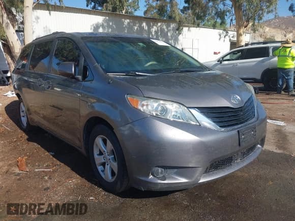 ✅ 2014 Toyota Sienna LE AAS • VIN: 5TDKK3DC5ES464205 • Lot: 43066275. Listed on IAAI with 194,999 mi. Free auction sales archive from the USA and detailed vehicle history report at DreamBid. Image 1.