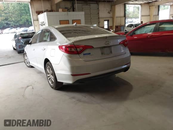 2016 Hyundai Sonata SE с VIN 5NPE24AF8GH347180, выставлен на аукционе IAAI как лот 43304477 с пробегом 166 796 миль миль и . История ставок и продаж доступна на DreamBid. Изображение 3.