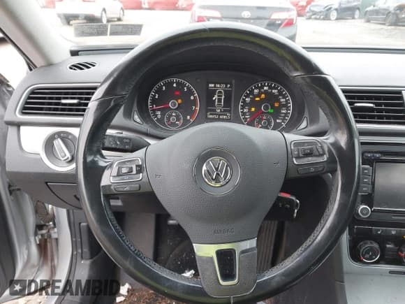 ✅ 2013 Volkswagen Passat SE • VIN: 1VWBP7A33DC121354 • Лот: 43571150. Опубликован ранее на IAAI с пробегом 109 752 миль. Бесплатный доступ к архиву аукционных продаж из США и подробный отчёт об истории автомобиля на DreamBid. Изображение 14.