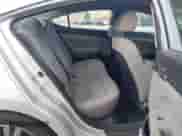 2018 Hyundai Elantra Value Edition z VIN KMHD84LFXJU493337, wystawiony jako IAAI lot #43436436 z przebiegiem 118 234 mil mil oraz . Historia ofert i sprzedaży dostępna na DreamBid. Obrazek 8.