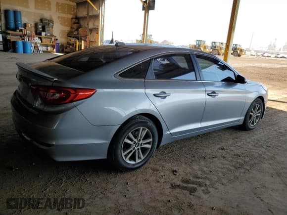 ✅ 2015 Hyundai Sonata SE • VIN: 5NPE24AF4FH224121 • Лот: 92599395. Опубликован ранее на Copart с пробегом 87 783 миль. Бесплатный доступ к архиву аукционных продаж из США и подробный отчёт об истории автомобиля на DreamBid. Изображение 3.