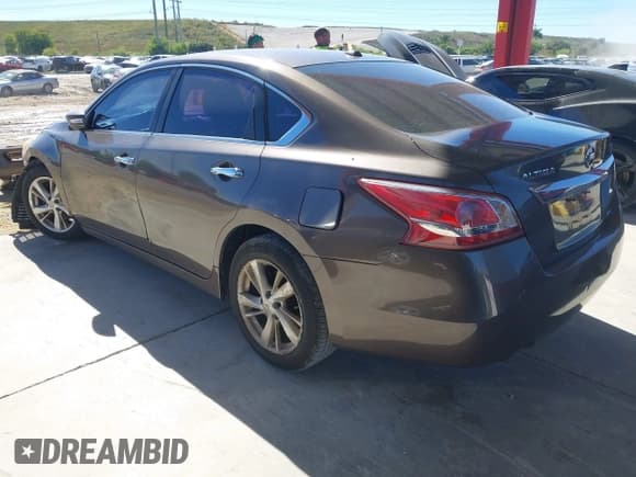 ✅ 2013 Nissan Altima SV • VIN: 1N4AL3AP3DC170677 • Lot: 43707964. Listed on IAAI with 236,779 mi. Free auction sales archive from the USA and detailed vehicle history report at DreamBid. Image 3.