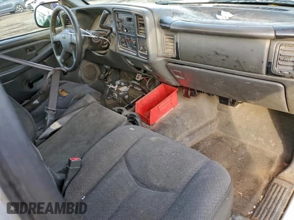 ✅ 2005 GMC Sierra 2500HD Work Truck • VIN: 1GTHK24U15E149145 • Lot: 95431825. Listed on Copart with 238,637 mi. Free auction sales archive from the USA and detailed vehicle history report at DreamBid. Image 8.