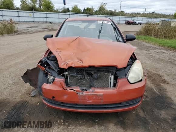 2009 Hyundai Accent Auto GS z VIN KMHCM36CX9U131345, wystawiony jako Copart lot #74927154 z przebiegiem 113 022 mil mil oraz Szkoda całkowita • Salvage title. Historia ofert i sprzedaży dostępna na DreamBid. Obrazek 5.