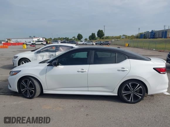✅ 2021 Nissan Sentra SR • VIN: 3N1AB8DV8MY223923 • Lot: 43125562. Wystawiony na IAAI z przebiegiem 14 261 mil. Bezpłatny archiwum sprzedaży aukcyjnych z USA i szczegółowy raport historii pojazdu na DreamBid. Zdjęcie 14.