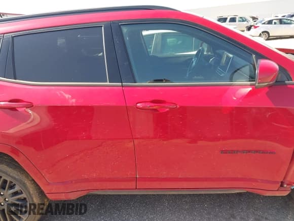 ✅ 2022 Jeep Compass Limited • VIN: 3C4NJDCB5NT233194 • Lot: 42776577. Wystawiony na IAAI z przebiegiem 57 057 mil. Bezpłatny archiwum sprzedaży aukcyjnych z USA i szczegółowy raport historii pojazdu na DreamBid. Zdjęcie 14.