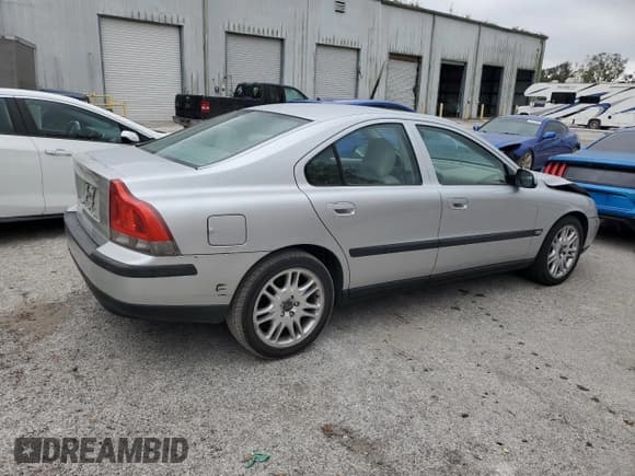 ✅ 2002 Volvo S60 • VIN: YV1RS58D422145548 • Lot: 82846324. Wystawiony na Copart z przebiegiem 128 263 mil. Bezpłatny archiwum sprzedaży aukcyjnych z USA i szczegółowy raport historii pojazdu na DreamBid. Zdjęcie 3.