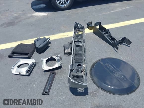 ✅ 2016 Mercedes-Benz G 550 • VIN: WDCYC3KF1GX250789 • Lot: 42558171. Wystawiony na IAAI z przebiegiem 108 383 mil. Bezpłatny archiwum sprzedaży aukcyjnych z USA i szczegółowy raport historii pojazdu na DreamBid. Zdjęcie 12.