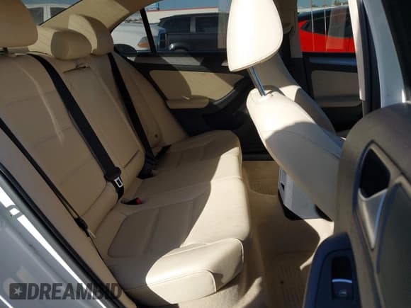 ✅ 2014 Volkswagen Jetta TDI • VIN: 3VWLL7AJ0EM377238 • Lot: 43500933. Listed on IAAI with 119,141 mi. Free auction sales archive from the USA and detailed vehicle history report at DreamBid. Image 8.