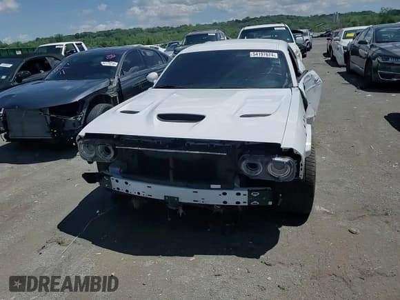 ✅ 2022 Dodge Challenger R/T Scat Pack Widebody • VIN: 2C3CDZFJ5NH218920 • Lot: 54197674. Wystawiony na Copart z przebiegiem Nie podano. Bezpłatny archiwum sprzedaży aukcyjnych z USA i szczegółowy raport historii pojazdu na DreamBid. Zdjęcie 11.