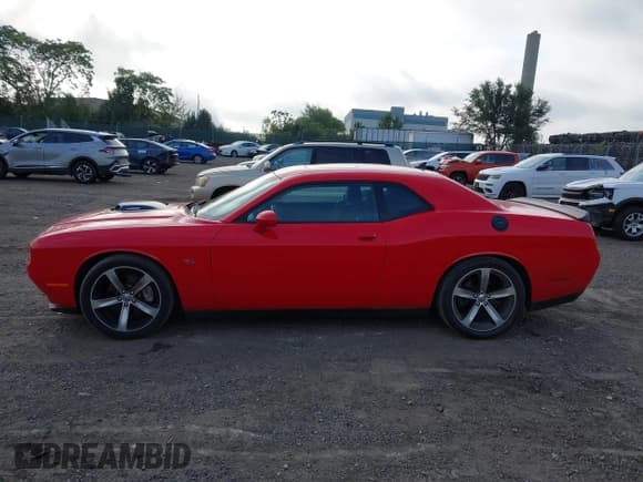 ✅ 2015 Dodge Challenger R/T • VIN: 2C3CDZAT9FH914013 • Lot: 43288641. Wystawiony na IAAI z przebiegiem 61 922 mil. Bezpłatny archiwum sprzedaży aukcyjnych z USA i szczegółowy raport historii pojazdu na DreamBid. Zdjęcie 14.