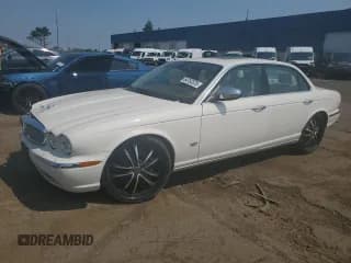 ✅ 2007 Jaguar XJ Vanden Plas • VIN: SAJWA82B37SH14440 • Лот: 64762375. Опубликован ранее на Copart с пробегом 141 966 миль. Бесплатный доступ к архиву аукционных продаж из США и подробный отчёт об истории автомобиля на DreamBid. Изображение 1.