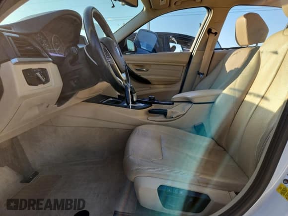 ✅ 2015 BMW 3 Series 328i • VIN: WBA3A5C51FF609261 • Lot: 93404115. Listed on Copart with 154,216 mi. Free auction sales archive from the USA and detailed vehicle history report at DreamBid. Image 7.