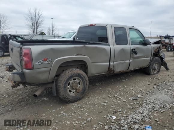 ✅ 2003 Chevrolet Silverado 2500HD LS • VIN: 1GCHK29U43E104044 • Lot: 84215684. Wystawiony na Copart z przebiegiem Nie podano. Bezpłatny archiwum sprzedaży aukcyjnych z USA i szczegółowy raport historii pojazdu na DreamBid. Zdjęcie 3.