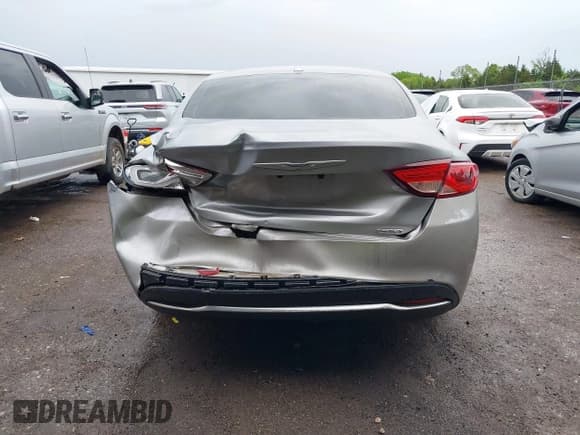 ✅ 2015 Chrysler 200 Limited • VIN: 1C3CCCAB0FN748897 • Lot: 42111462. Listed on IAAI with 157,724 mi. Free auction sales archive from the USA and detailed vehicle history report at DreamBid. Image 16.
