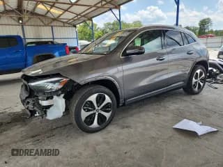 ✅ 2025 Mercedes-Benz GLA 250 • VIN: W1N4N4GB3SJ685179 • Лот: 71272175. Опубликован ранее на Copart с пробегом 797 миль. Бесплатный доступ к архиву аукционных продаж из США и подробный отчёт об истории автомобиля на DreamBid. Изображение 1.