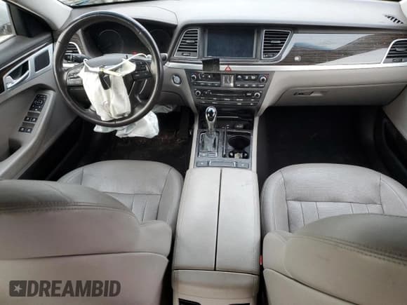 ✅ 2015 Hyundai Genesis 3.8L • VIN: KMHGN4JE5FU061939 • Lot: 83413684. Wystawiony na Copart z przebiegiem 223 597 mil. Bezpłatny archiwum sprzedaży aukcyjnych z USA i szczegółowy raport historii pojazdu na DreamBid. Zdjęcie 8.