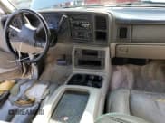 ✅ 2003 Chevrolet Suburban LT • VIN: 1GNFK16Z13J341400 • Лот: 84172164. Опубликован ранее на Copart с пробегом 277 843 миль. Бесплатный доступ к архиву аукционных продаж из США и подробный отчёт об истории автомобиля на DreamBid. Изображение 8.