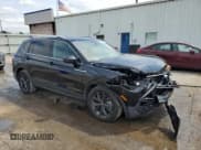 ✅ 2024 Volkswagen Tiguan SE • VIN: 3VVNB7AX0RM077211 • Lot: 72077385. Wystawiony na Copart z przebiegiem 16 799 mil. Bezpłatny archiwum sprzedaży aukcyjnych z USA i szczegółowy raport historii pojazdu na DreamBid. Zdjęcie 4.