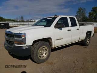 2018 Chevrolet Silverado 1500 Work Truck z VIN 1GCVKNEC3JZ201694, wystawiony jako Copart lot #71517765 z przebiegiem 146 657 mil mil oraz Czysty tytuł • Clean title. Historia ofert i sprzedaży dostępna na DreamBid. Obrazek 1.