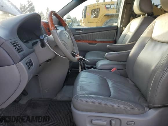2010 Toyota Sienna XLE с VIN 5TDDK4CC2AS031404, выставлен на аукционе Copart как лот 86620735 с пробегом 228 754 миль миль и Списание • Salvage title. История ставок и продаж доступна на DreamBid. Изображение 7.