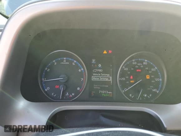 ✅ 2018 Toyota RAV4 XLE • VIN: 2T3RFREV0JW746699 • Lot: 70541535. Wystawiony na Copart z przebiegiem 71 013 mil. Bezpłatny archiwum sprzedaży aukcyjnych z USA i szczegółowy raport historii pojazdu na DreamBid. Zdjęcie 9.