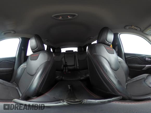 ✅ 2018 Jeep Cherokee Trailhawk • VIN: 1C4PJMBBXJD567022 • Лот: 41834618. Опубликован ранее на IAAI с пробегом 41 017 миль. Бесплатный доступ к архиву аукционных продаж из США и подробный отчёт об истории автомобиля на DreamBid. Изображение 18.