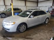 ✅ 2010 Lincoln MKZ • VIN: 3LNHL2JC1AR652797 • Lot: 68302295. Wystawiony na Copart z przebiegiem 137 181 mil. Bezpłatny archiwum sprzedaży aukcyjnych z USA i szczegółowy raport historii pojazdu na DreamBid. Zdjęcie 1.