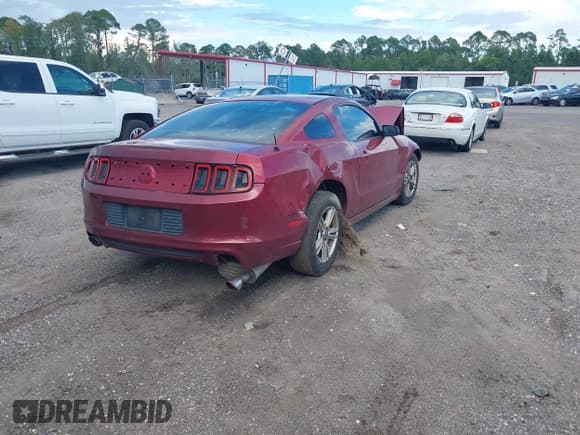 ✅ 2014 Ford Mustang V6 • VIN: 1ZVBP8AM5E5211979 • Лот: 43019247. Опубликован ранее на IAAI с пробегом 239 586 миль. Бесплатный доступ к архиву аукционных продаж из США и подробный отчёт об истории автомобиля на DreamBid. Изображение 4.