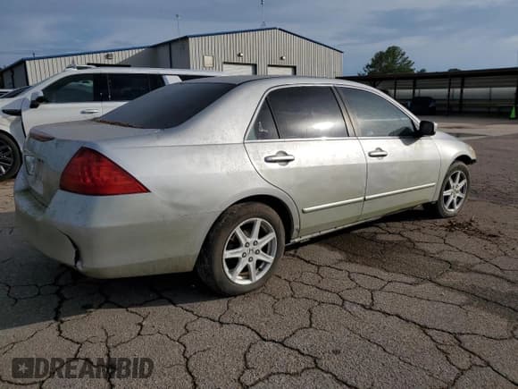 ✅ 2006 Honda Accord LX SE • VIN: 1HGCM55356A002400 • Лот: 61242665. Опубликован ранее на Copart с пробегом Не указан. Бесплатный доступ к архиву аукционных продаж из США и подробный отчёт об истории автомобиля на DreamBid. Изображение 3.