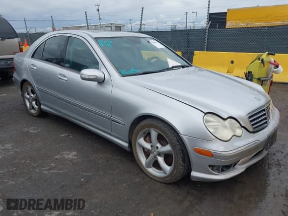 ✅ 2005 Mercedes-Benz C 230 Kompressor • VIN: WDBRF40J15A749542 • Lot: 43444524. Wystawiony na IAAI z przebiegiem 214 832 mil. Bezpłatny archiwum sprzedaży aukcyjnych z USA i szczegółowy raport historii pojazdu na DreamBid. Zdjęcie 1.