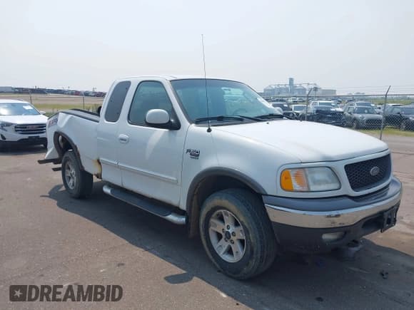 ✅ 2002 Ford F-150 XL • VIN: 2FTRX18L22CA68206 • Lot: 42901754. Wystawiony na IAAI z przebiegiem 138 865 mil. Bezpłatny archiwum sprzedaży aukcyjnych z USA i szczegółowy raport historii pojazdu na DreamBid. Zdjęcie 1.