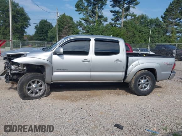 ✅ 2010 Toyota Tacoma PreRunner • VIN: 3TMJU4GN0AM095417 • Lot: 42834140. Listed on IAAI with 166,741 mi. Free auction sales archive from the USA and detailed vehicle history report at DreamBid. Image 15.