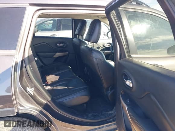 ✅ 2017 Jeep Cherokee Limited • VIN: 1C4PJMDS0HW647733 • Lot: 41522345. Wystawiony na IAAI z przebiegiem 98 181 mil. Bezpłatny archiwum sprzedaży aukcyjnych z USA i szczegółowy raport historii pojazdu na DreamBid. Zdjęcie 8.