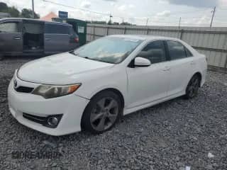 2014 Toyota Camry L z VIN 4T1BF1FK5EU303714, wystawiony jako Copart lot #71257775 z przebiegiem 198 095 mil mil oraz Szkoda całkowita • Salvage title. Historia ofert i sprzedaży dostępna na DreamBid. Obrazek 1.