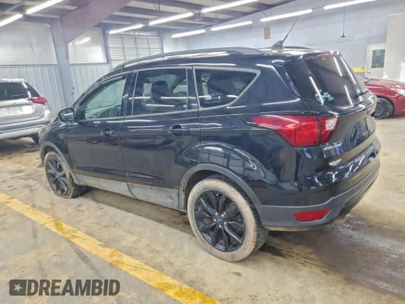 ✅ 2019 Ford Escape SE • VIN: 1FMCU9GD0KUA76761 • Лот: 95322625. Опубликован ранее на Copart с пробегом 115 084 миль. Бесплатный доступ к архиву аукционных продаж из США и подробный отчёт об истории автомобиля на DreamBid. Изображение 2.