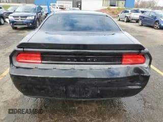 ✅ 2010 Dodge Challenger SE • VIN: 2B3CJ4DV7AH282143 • Lot: 78176844. Wystawiony na Copart z przebiegiem Nie podano. Bezpłatny archiwum sprzedaży aukcyjnych z USA i szczegółowy raport historii pojazdu na DreamBid. Zdjęcie 6.