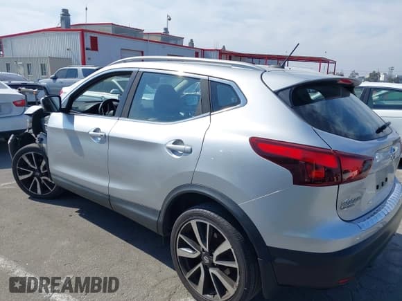✅ 2017 Nissan Rogue SL • VIN: JN1BJ1CR2HW113806 • Lot: 42905402. Listed on IAAI with 110,241 mi. Free auction sales archive from the USA and detailed vehicle history report at DreamBid. Image 14.