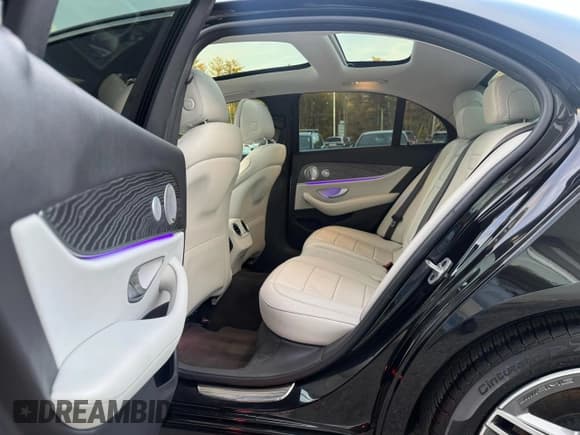 ✅ 2021 Mercedes-Benz E 350 • VIN: W1KZF8DB2MA923666 • Лот: 85689425. Опубликован ранее на Copart с пробегом 54 443 миль. Бесплатный доступ к архиву аукционных продаж из США и подробный отчёт об истории автомобиля на DreamBid. Изображение 7.