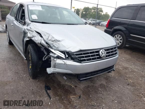 ✅ 2019 Volkswagen Passat Wolfsburg Edition • VIN: 1VWLA7A38KC008261 • Lot: 42805758. Wystawiony na IAAI z przebiegiem 114 312 mil. Bezpłatny archiwum sprzedaży aukcyjnych z USA i szczegółowy raport historii pojazdu na DreamBid. Zdjęcie 6.