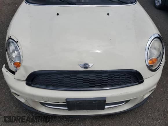 2013 MINI Hardtop с VIN WMWSU3C51DT374477, выставлен на аукционе Copart как лот 62654295 с пробегом 127 295 миль миль и Списание • Salvage title. История ставок и продаж доступна на DreamBid. Изображение 11.